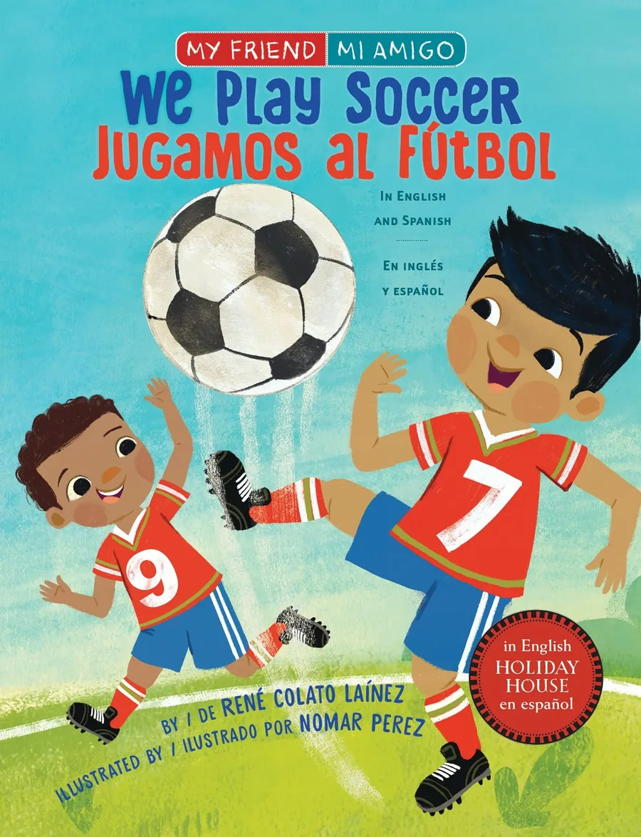 Cover of We Play Soccer/Jugamos al fútbol (My Friend/Mi Amigo series)